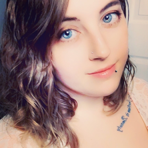 Meet your Posher, Amanda - Picture 1 of 1